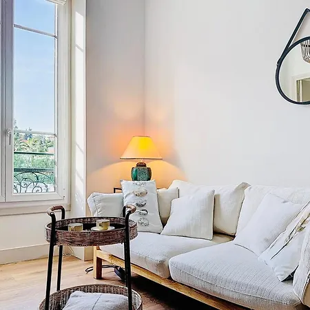Charming 2-bedroom Retreat Near Center With Excellent Transport Links Apartment Nice