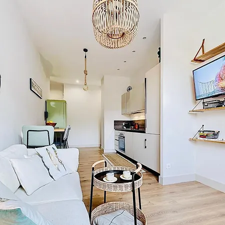 Charming 2-bedroom Retreat Near Center With Excellent Transport Links * Nice