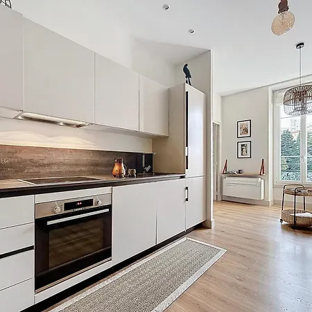 Apartment Charming 2-bedroom Retreat Near Center With Excellent Transport Links