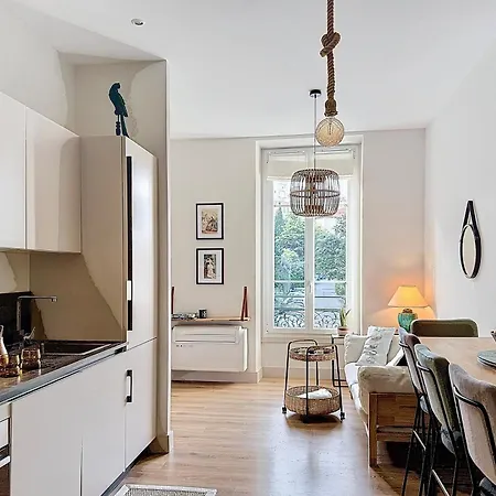 Charming 2-bedroom Retreat Near Center With Excellent Transport Links Nice