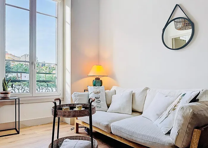 Charming 2-bedroom Retreat Near Center With Excellent Transport Links Lejlighed Nice