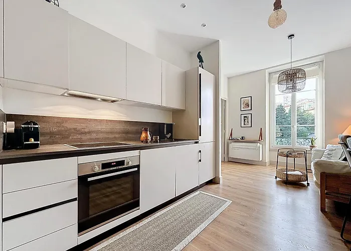 Lejlighed Charming 2-bedroom Retreat Near Center With Excellent Transport Links