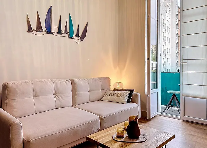 Charming 2-bedroom Retreat Near Center With Excellent Transport Links Nice