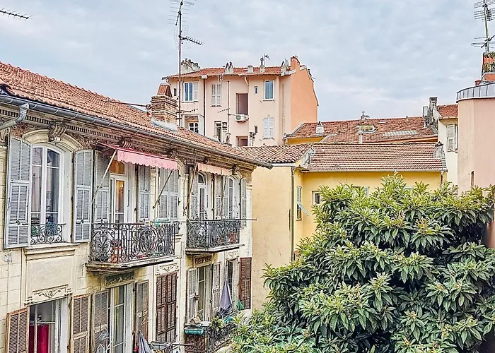 Charming 2-bedroom Retreat Near Center With Excellent Transport Links Lejlighed *