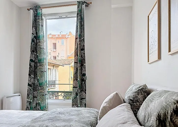 Charming 2-bedroom Retreat Near Center With Excellent Transport Links Lejlighed