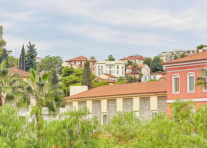 Charming 2-bedroom Retreat Near Center With Excellent Transport Links Lejlighed *